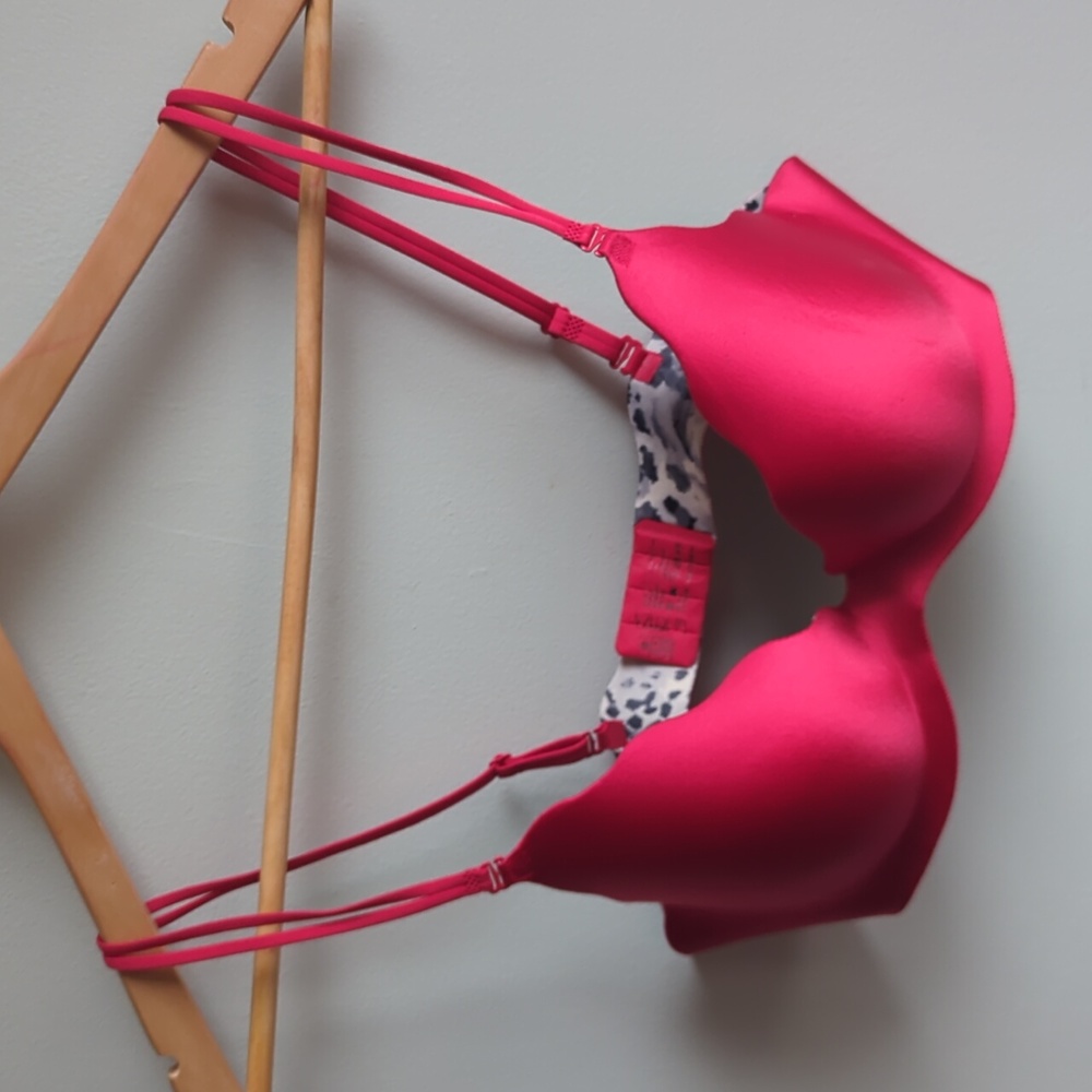 La Senza. Red Scalloped Push-up Bra. Size 36B.